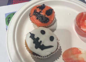 UCLH GWB 3 North - Halloween cupcake decorating!
